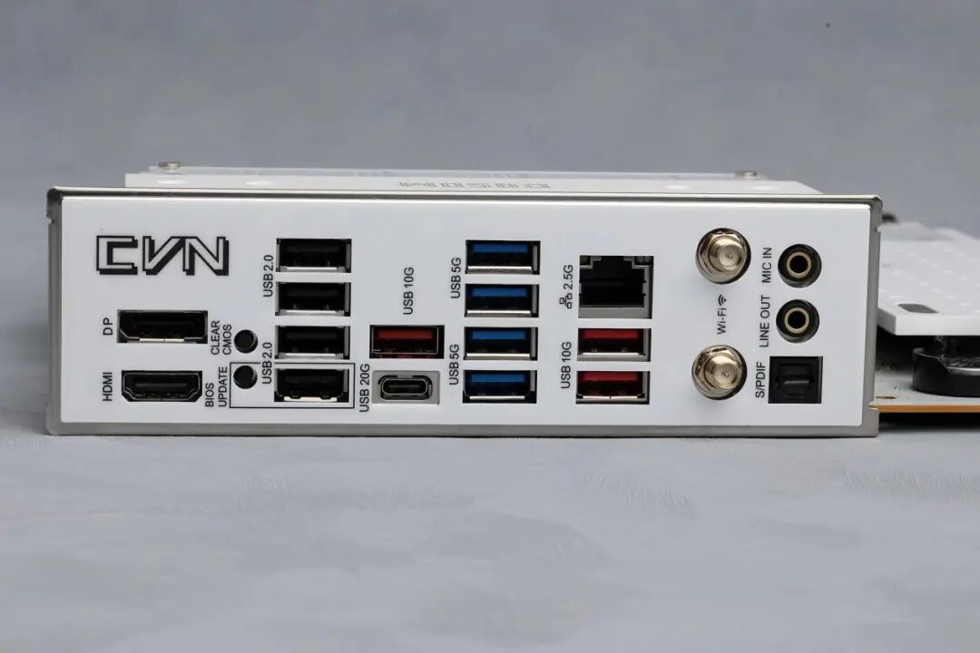 1199元获得17相供电、80A MOS与DDR5 8400内存：七彩虹B850M ARK方舟主板测试