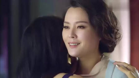 碰瓷党遇上女司机,别以为不敢撞你,男子当场被活活撞飞!