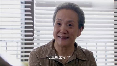 碰瓷党遇上女司机,别以为不敢撞你,男子当场被活活撞飞!