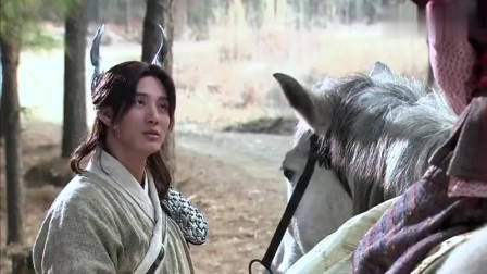 碰瓷党遇上女司机,别以为不敢撞你,男子当场被活活撞飞!