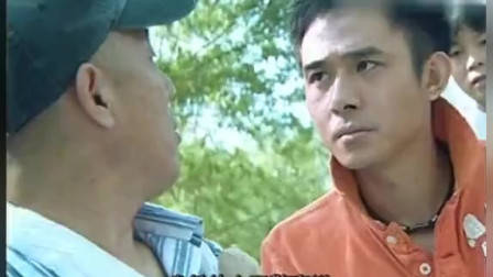 碰瓷党遇上女司机,别以为不敢撞你,男子当场被活活撞飞!