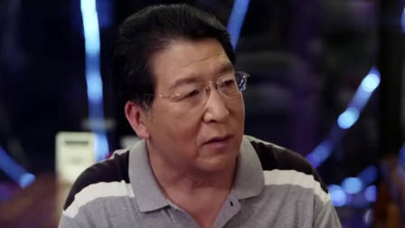 碰瓷党遇上女司机,别以为不敢撞你,男子当场被活活撞飞!