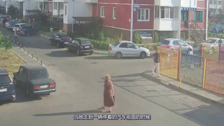 碰瓷党遇上女司机,别以为不敢撞你,男子当场被活活撞飞!