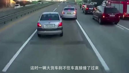 碰瓷党遇上女司机,别以为不敢撞你,男子当场被活活撞飞!