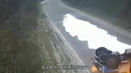 碰瓷党遇上女司机,别以为不敢撞你,男子当场被活活撞飞!