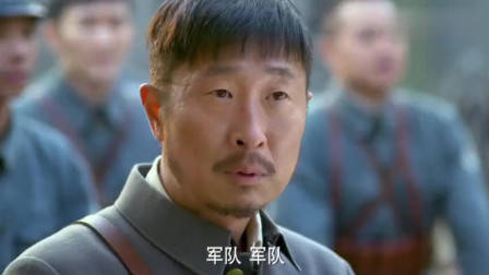 碰瓷党遇上女司机,别以为不敢撞你,男子当场被活活撞飞!