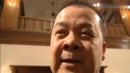 碰瓷党遇上女司机,别以为不敢撞你,男子当场被活活撞飞!