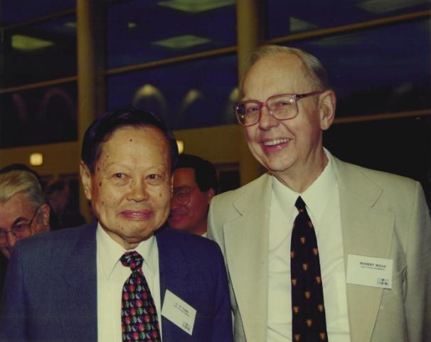 新华社发长文，追忆杨振宁先生