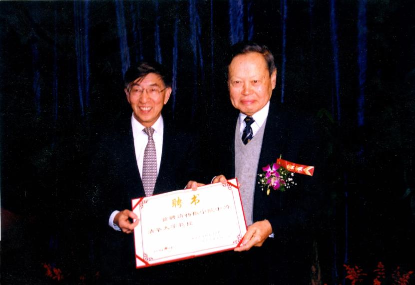 新华社发长文，追忆杨振宁先生