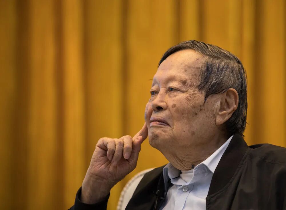 新华社发长文，追忆杨振宁先生