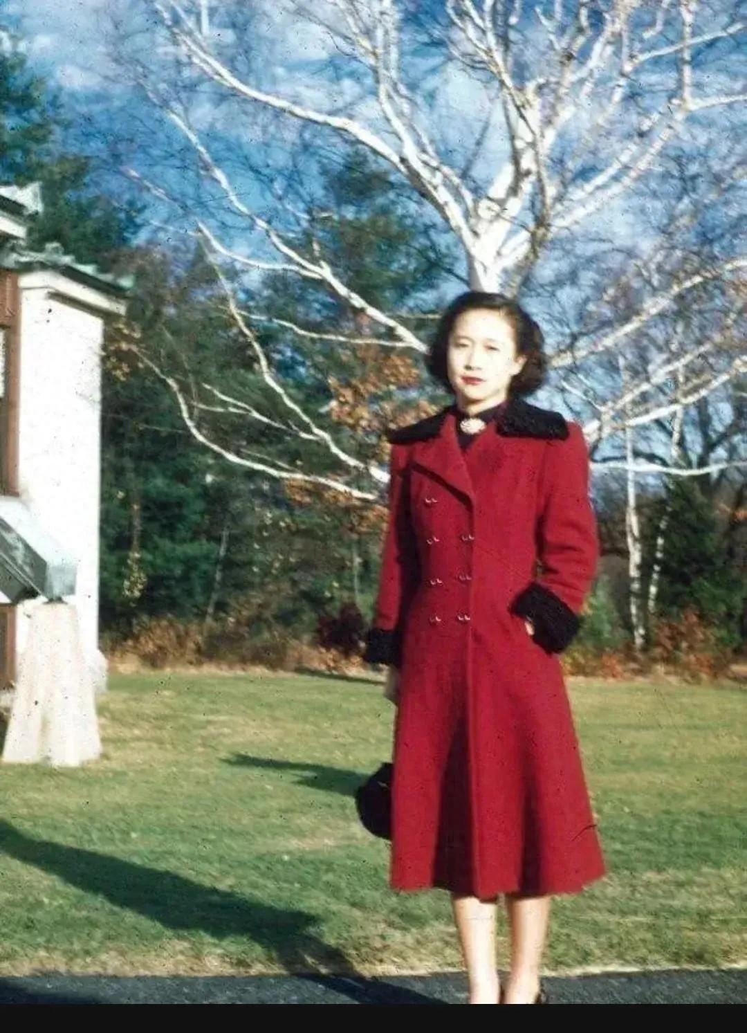 1971年，杨振宁和岳父杜聿明、岳母曹秀清在北京，一张罕见的合影
