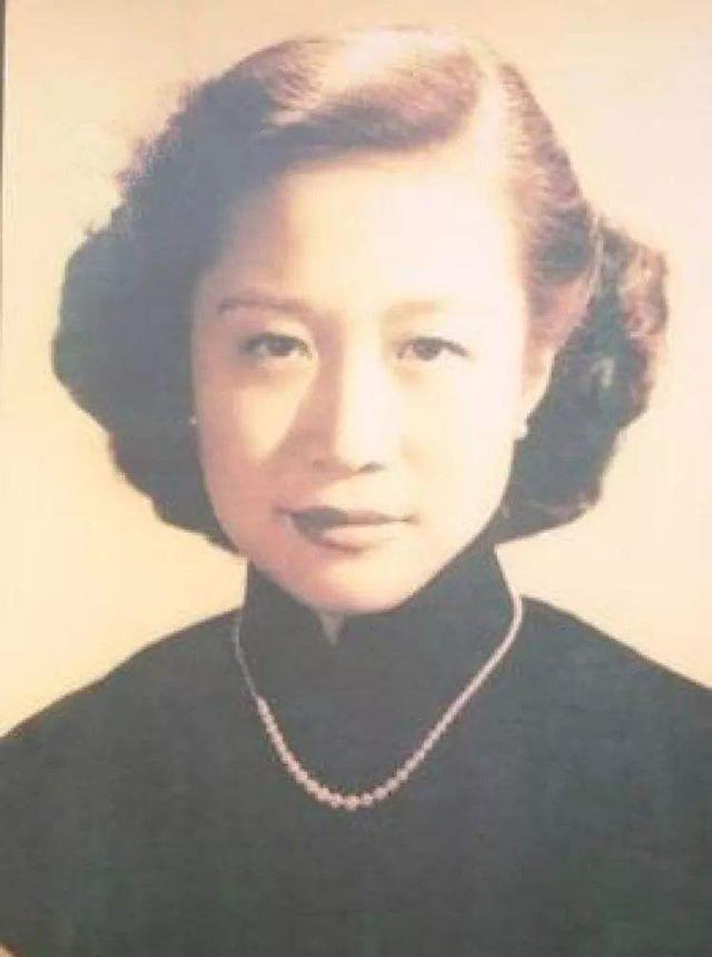 1971年，杨振宁和岳父杜聿明、岳母曹秀清在北京，一张罕见的合影