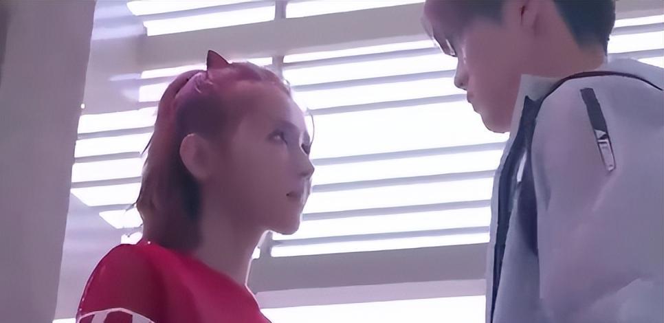 鹿晗背景有多硬？王思聪不敢评价他，时尚主编尊称他为少爷