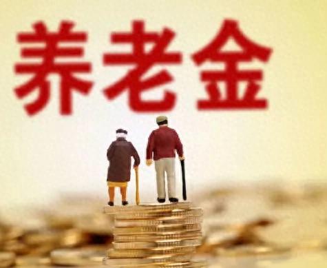 小区转一圈才发现:能拿4000退休金的老人,真的不多