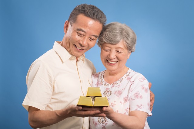 小区转一圈才发现:能拿4000退休金的老人,真的不多