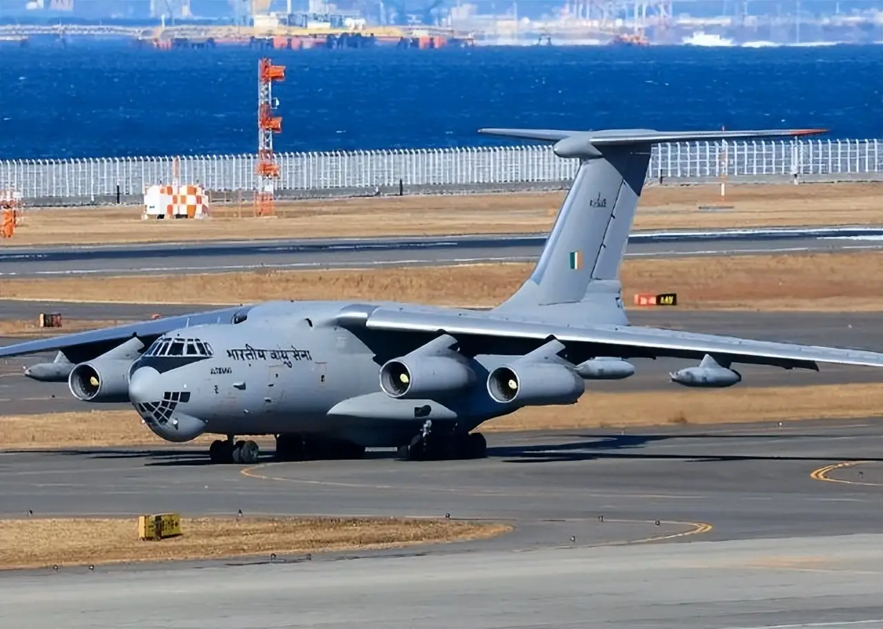 中国太聪明了:趁着俄罗斯武器滞销,一口气订购20架大飞机