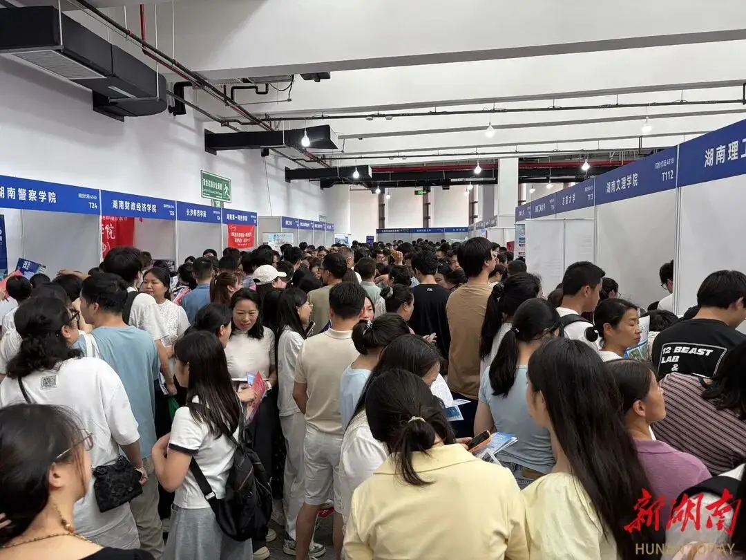 湖南高考志愿填报开启，45个志愿填好不容易，家长最关心的七个问题，本报记者在高招咨询会上问到了→
