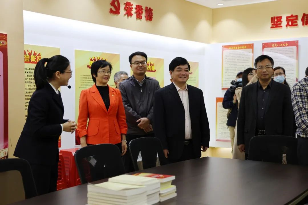 玉林市离退休干部党建工作考察团到市检察院参观指导工作