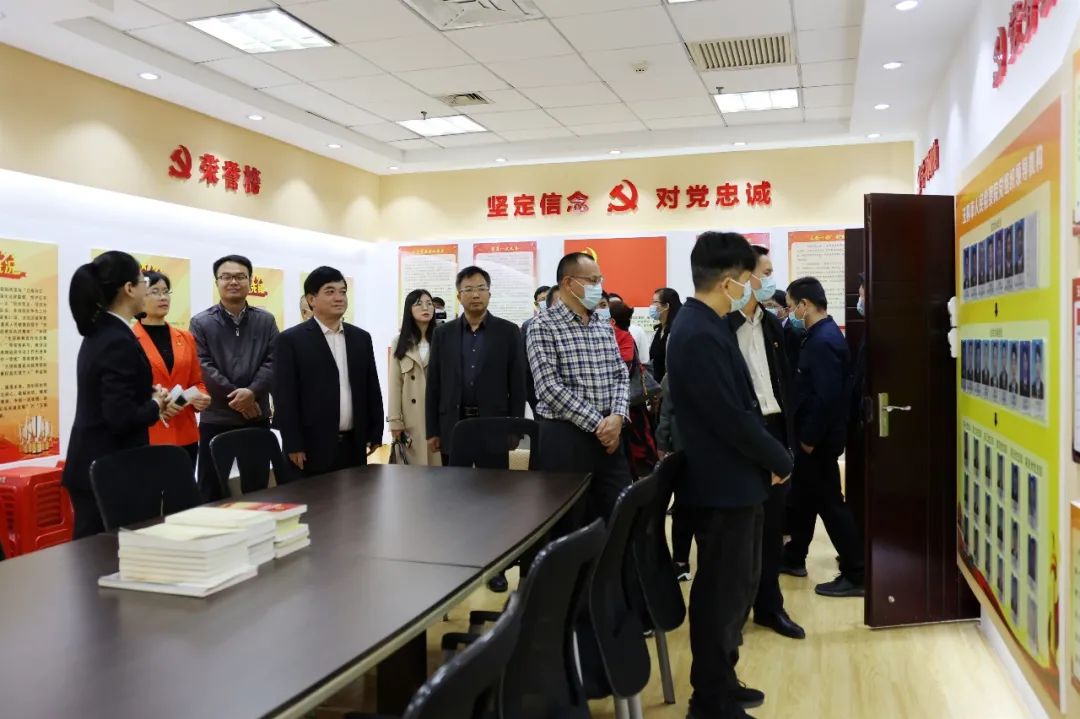 玉林市离退休干部党建工作考察团到市检察院参观指导工作