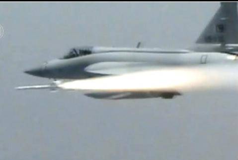 枭龙首次实战：巴基斯坦击落伊朗无人机