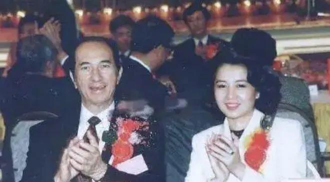 蓝琼缨病逝，何鸿燊几位太太中，蓝琼缨是独享丈夫爱最久的那位
