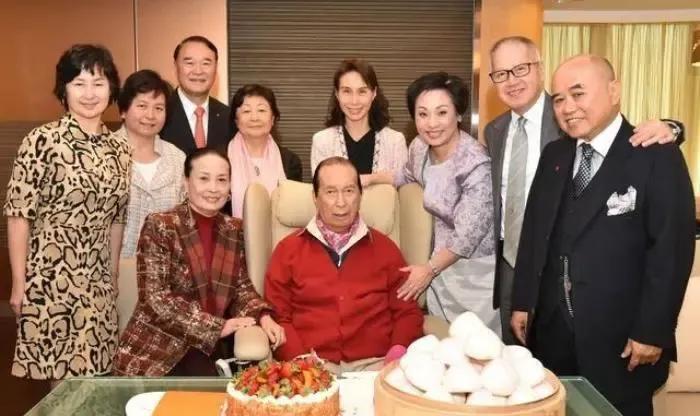 蓝琼缨病逝，何鸿燊几位太太中，蓝琼缨是独享丈夫爱最久的那位