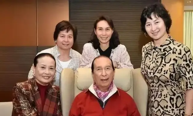 何鸿燊：娶4个老婆，生17个孩子，他的一生比豪门小说还精彩