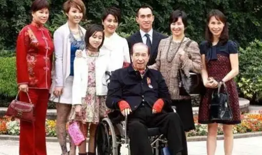 何鸿燊：娶4个老婆，生17个孩子，他的一生比豪门小说还精彩
