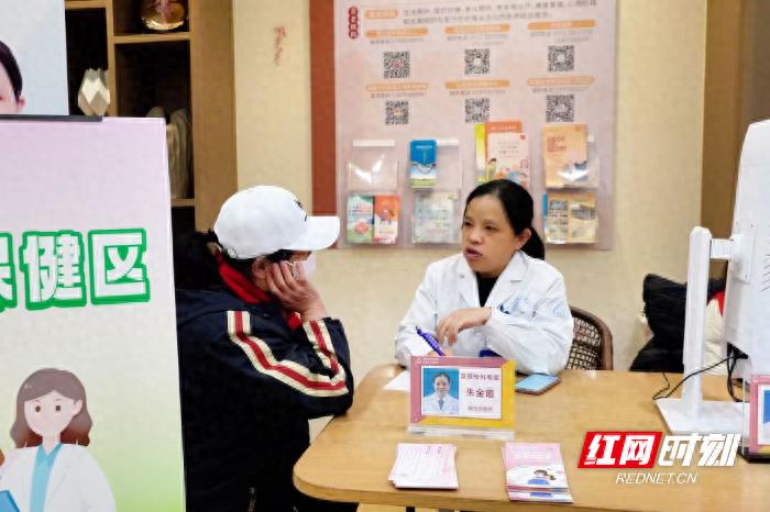 株洲市妇幼保健院开展“妇幼·千金健康行”公益义诊