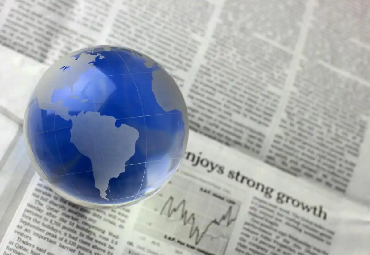 财经新闻娱乐化：报道的双刃剑，利益与道德的博弈